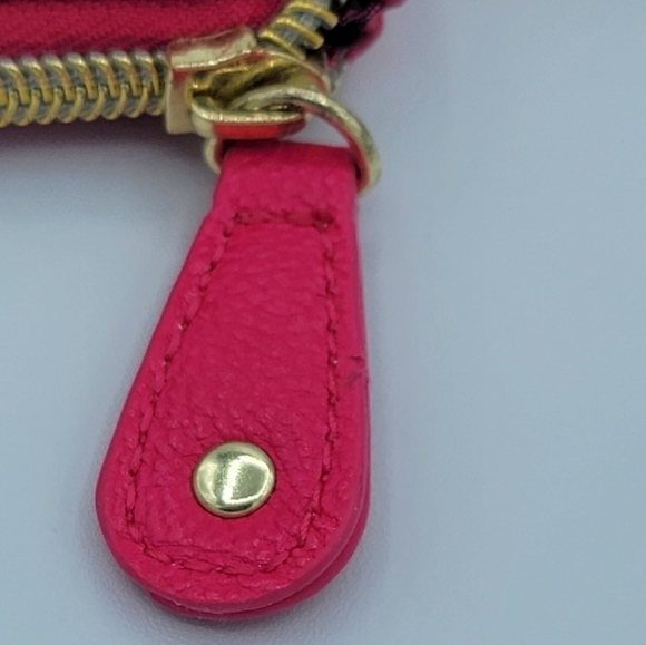 Betsey Johnson Barbie Pink Quilted Lip Wristlet NEW #671 - Picture 4 of 16